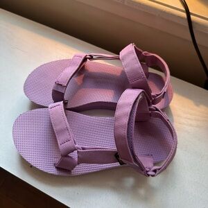 Purple Teva Midform size 7